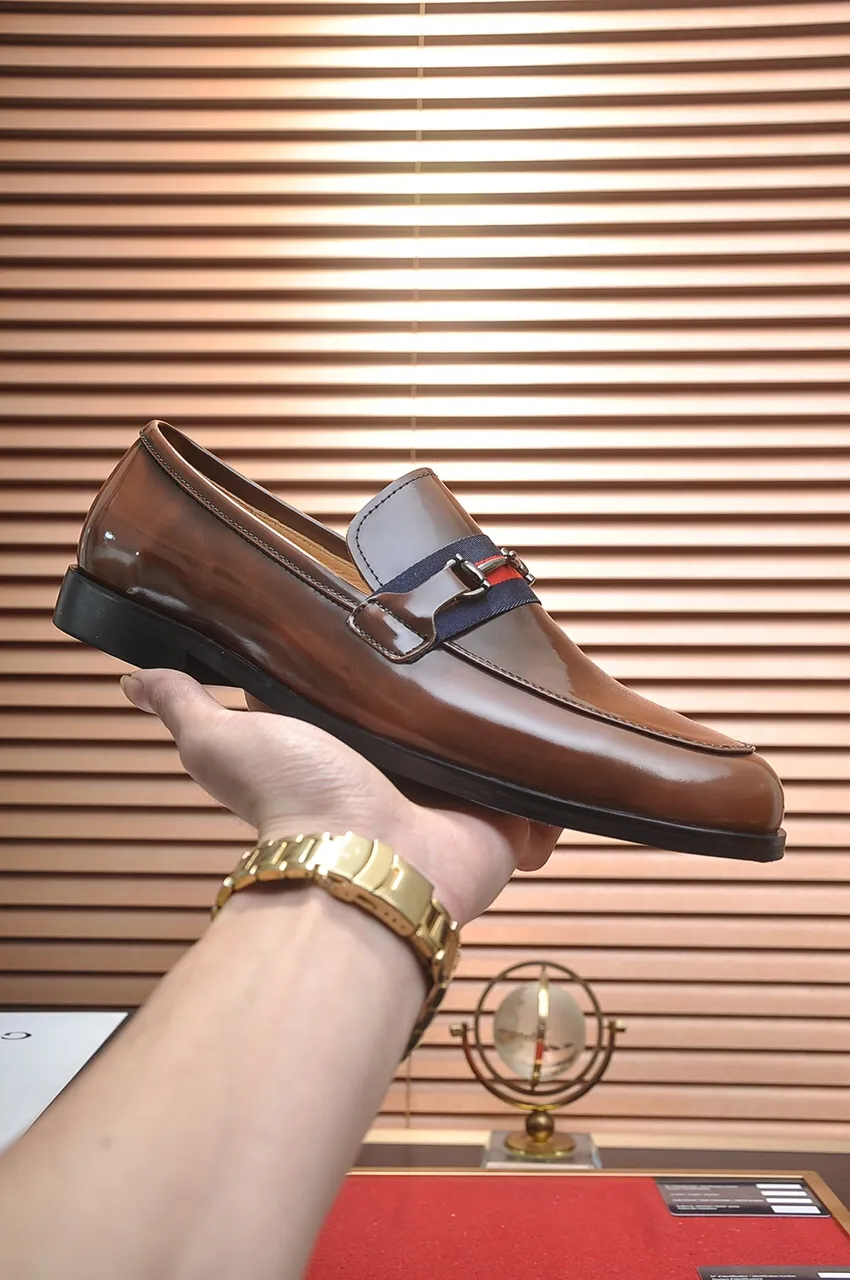 Factory price 540💶Italian top luxury men's shoe giant (GUCCI) (Gucci) (full cowhide lining) new arrival🍃Original European style🔰 Pleasant to the eye😍In order to make the shoes more durable and non-deformable🌀The production continues to follow traditional methods but there is still no lack of innovation💪The original sheepskin is chosen for the leather♻️Smooth, natural and exceptionally bright⭐Made of imported cowhide The rich man’s first choice 38-45 (45 customized)